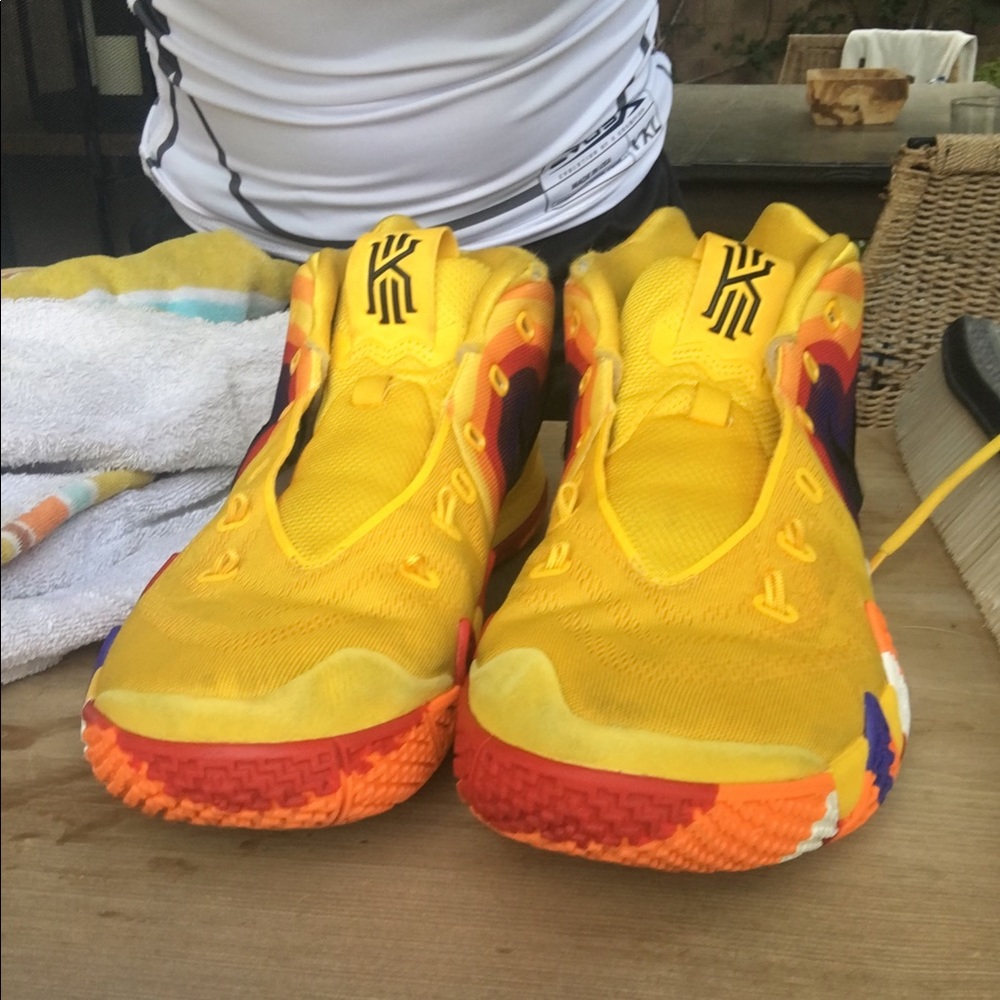 Kyrie 4 70’s